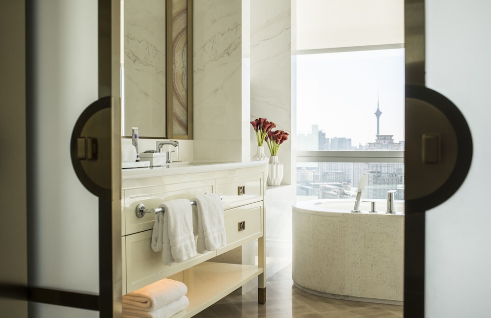 FOUR SEASONS HOTEL TIANJIN 9/84