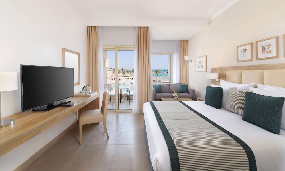 Family Suite, Queen Bed, Garden or Pool View
