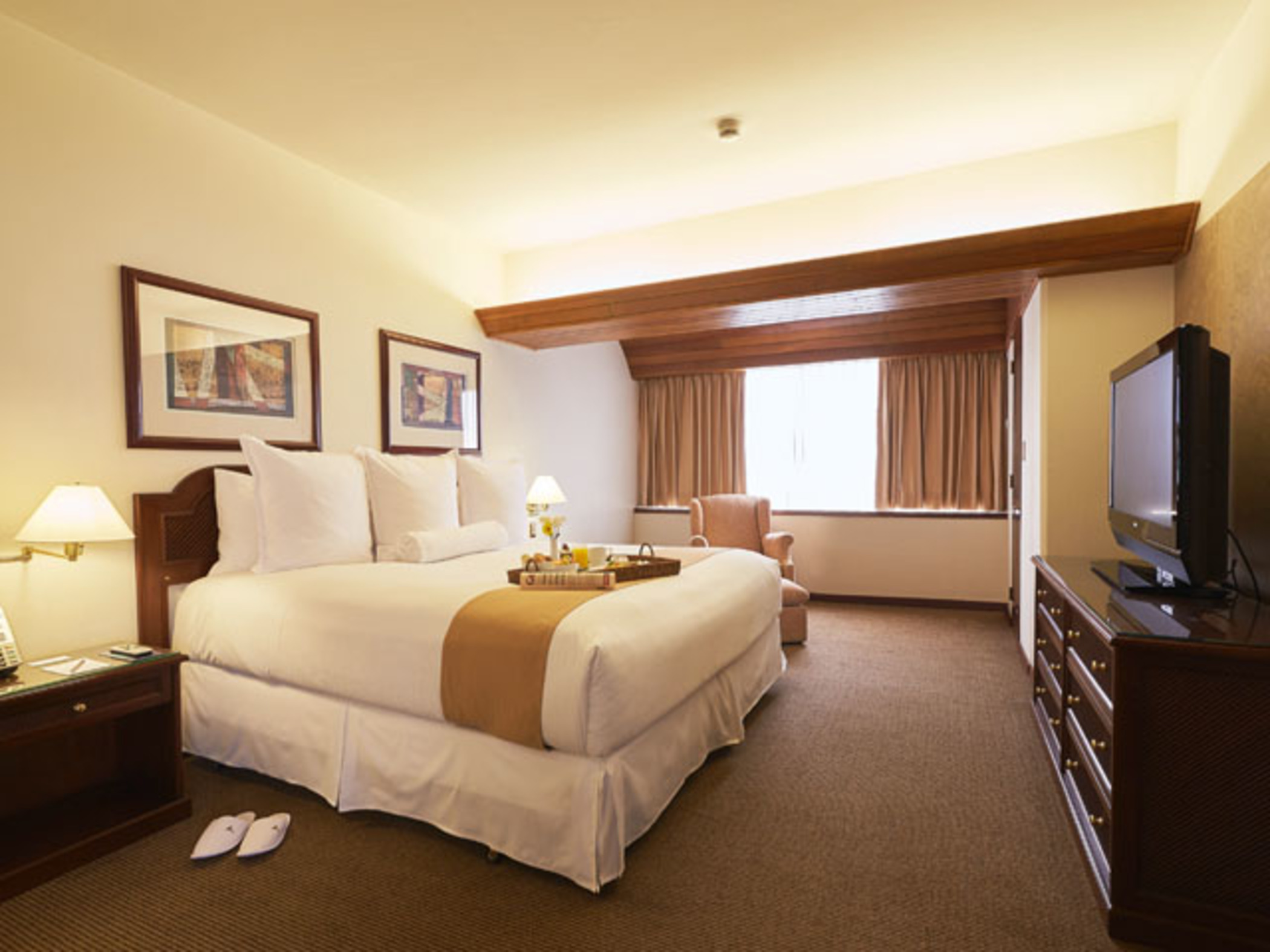 Senior, King Bed