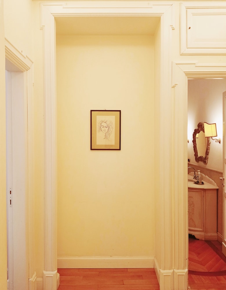 Roman Holidays Boutique Hotel 4/69
