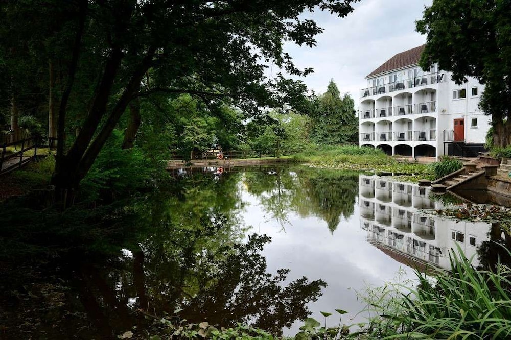 Buckatree Hall 2/69
