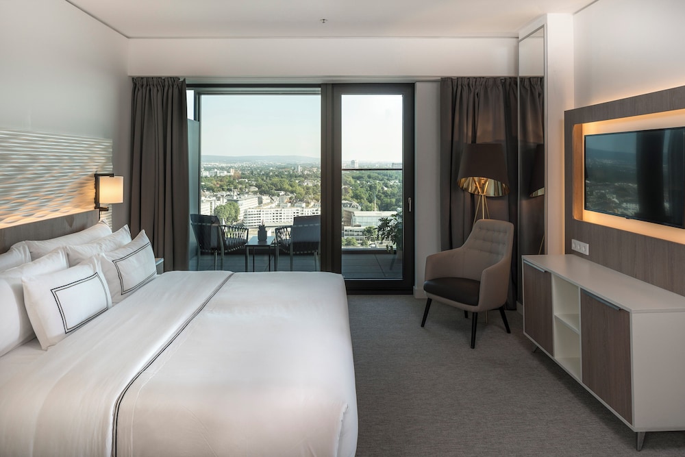 Grand, the Level, Suite, 1 Double and 1 Single Bed