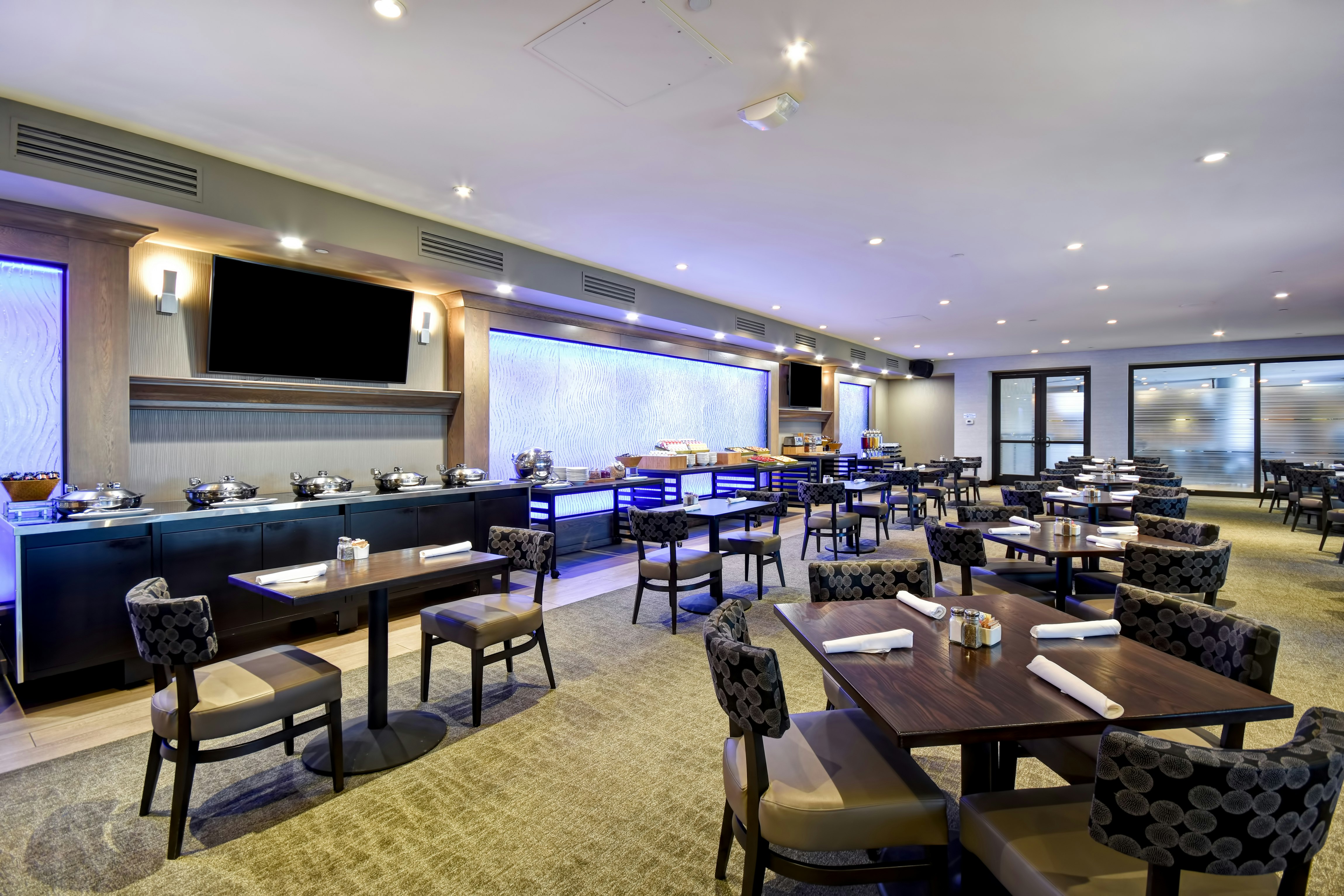 DoubleTree by Hilton Hotel Pleasanton at the Club 55/70