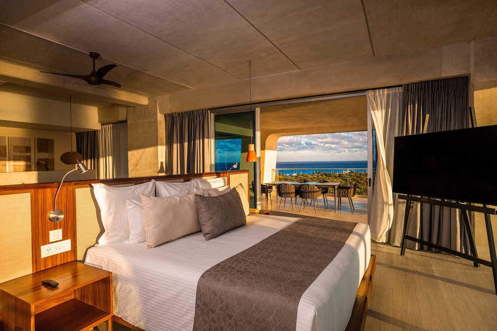 Master, Vantage, Club, Suite, King Bed, Golf and Ocean View