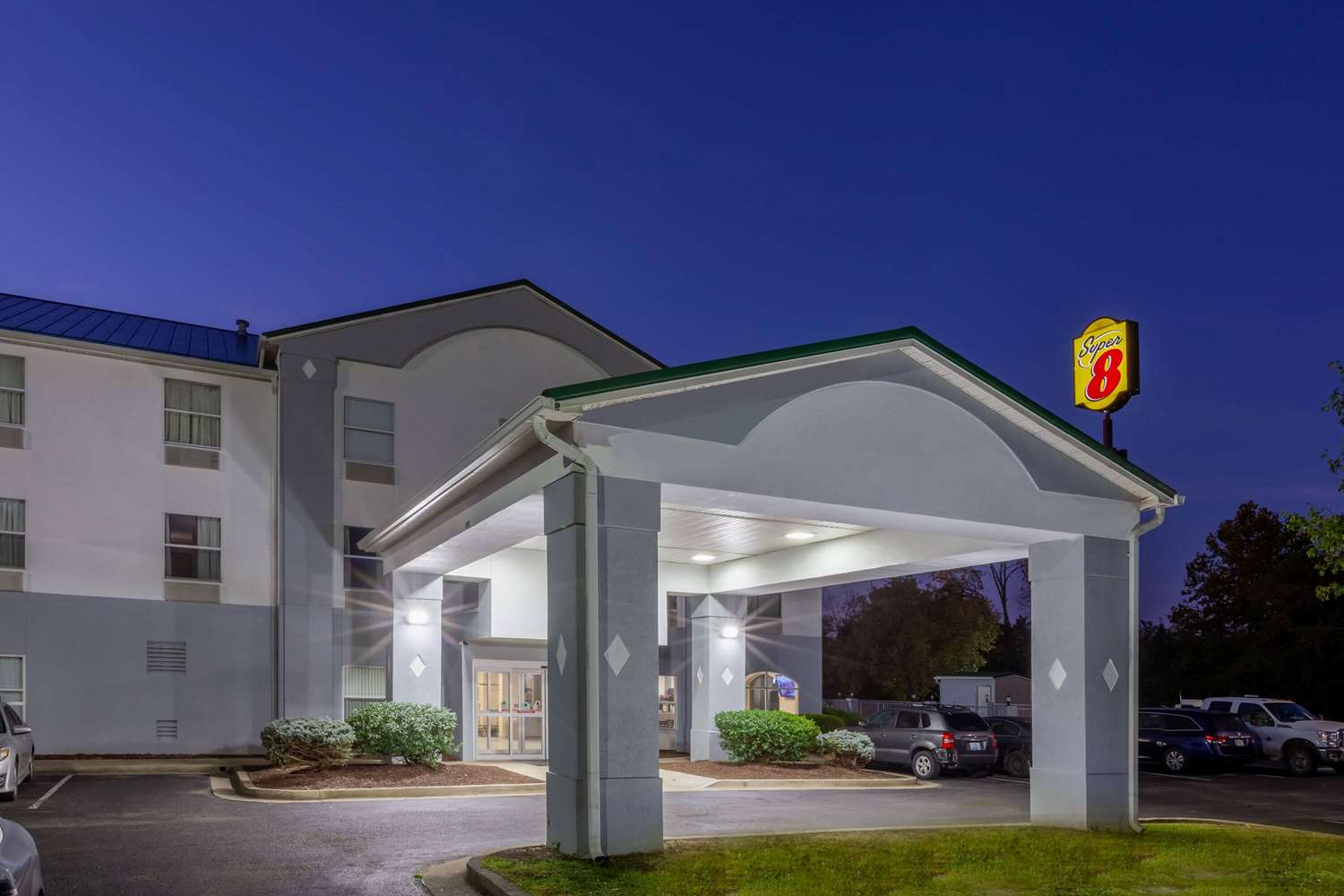 Baymont by Wyndham La Grange KY Southeast 1/37