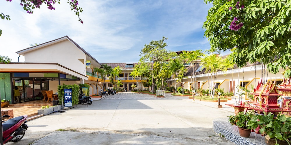 Club Coconut Resort 41/47