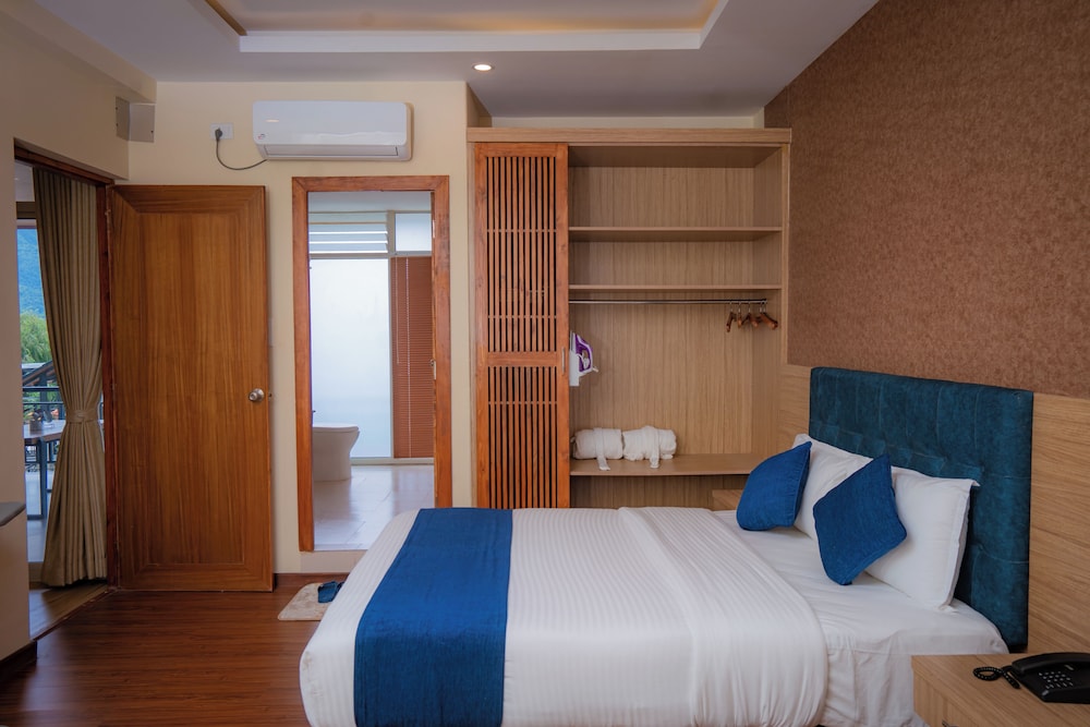 Majestic Lake Front Hotel & Suites 13/47