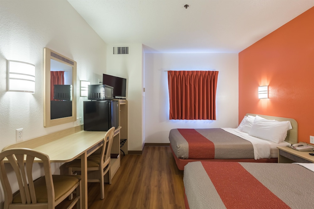 Motel6 Dale, IN 18/45