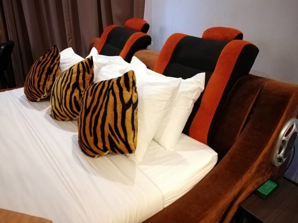 Paragon City Hotel 25/28