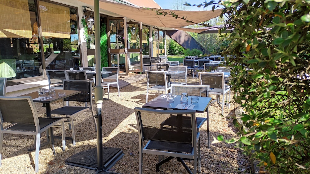Logis Hotel Black and Green 38/50