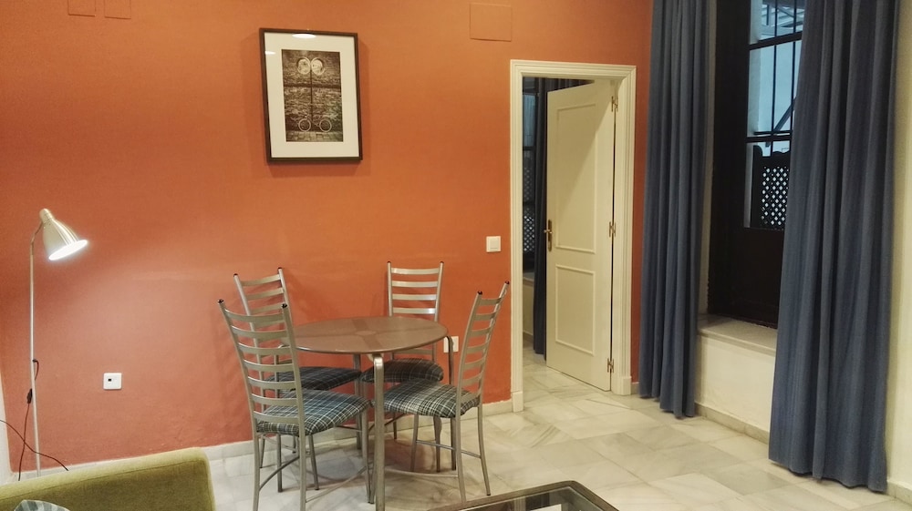 Apartamentos Larga 70 71/80