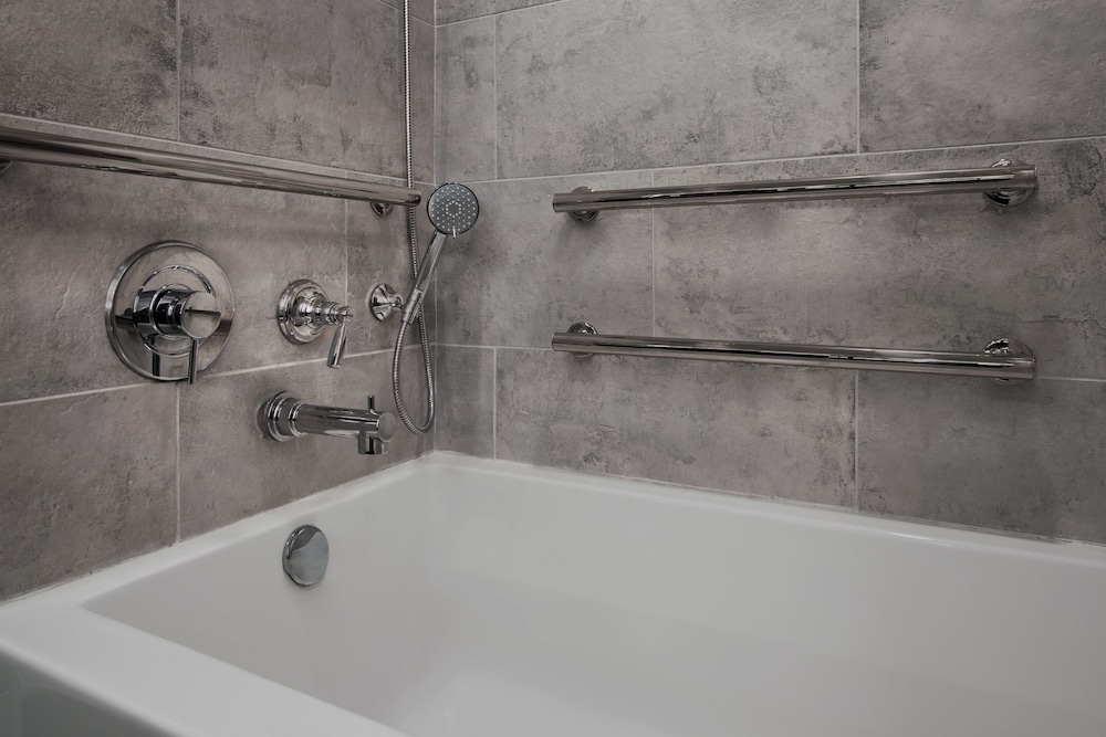 2 Bedrooms, Suite, King Bed, 2 Queen Beds, Water View, Sofa, Club Floor