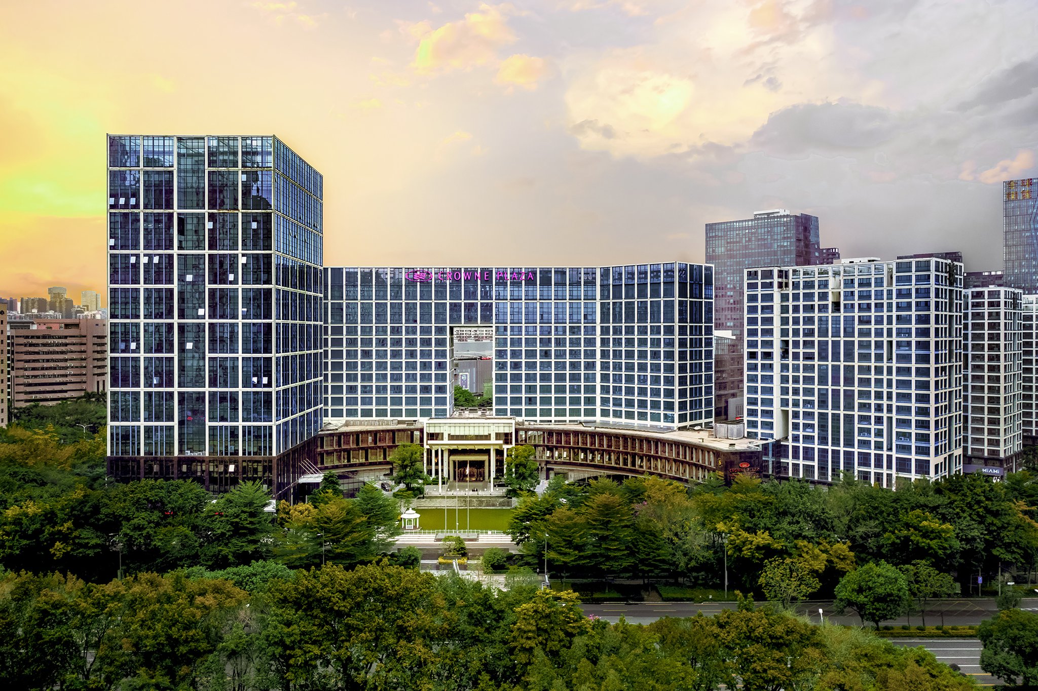 Crowne Plaza Shenzhen Longgang City Centre 2/50
