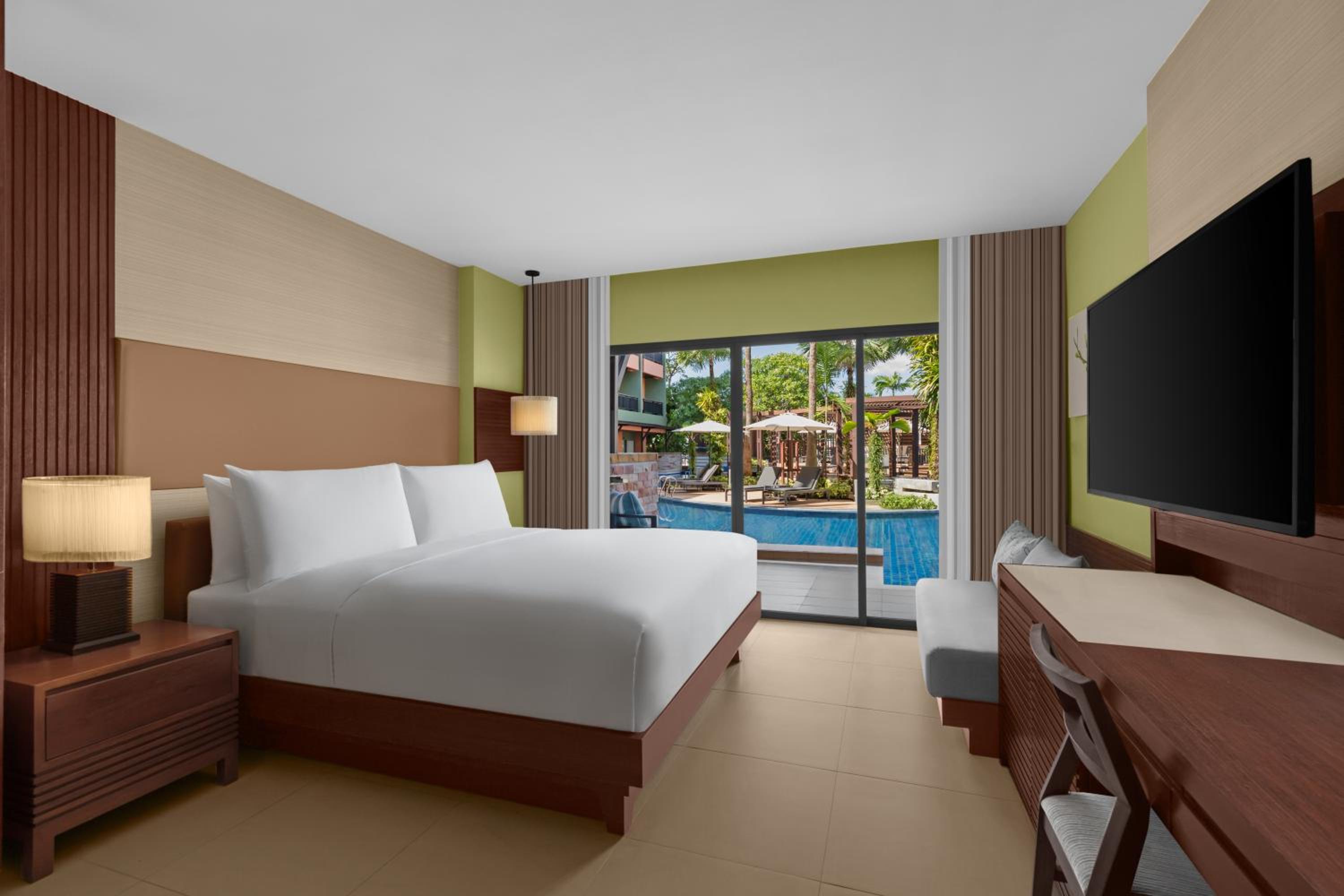 Guest Room, Premier, King Bed, Pool Access