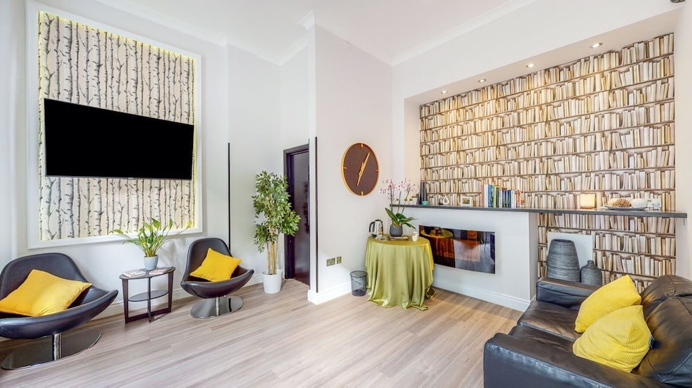 Msk Hotel 82 London 24/34