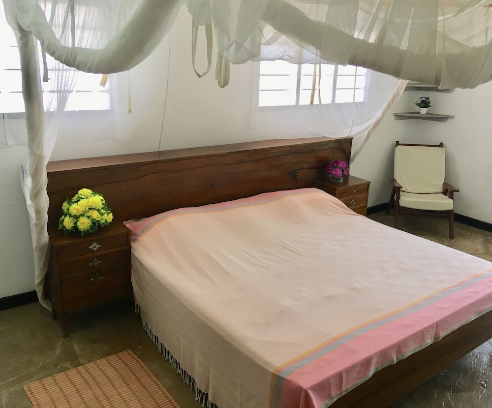 Tradewinds Lodge 10/48