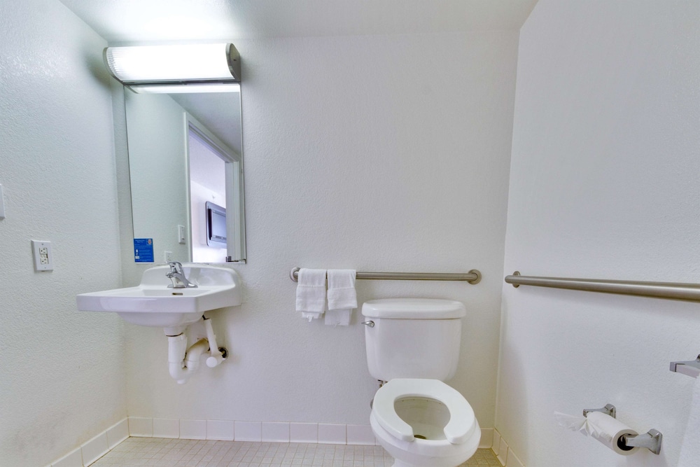 Motel6 Lewisville, TX - Dallas 47/48