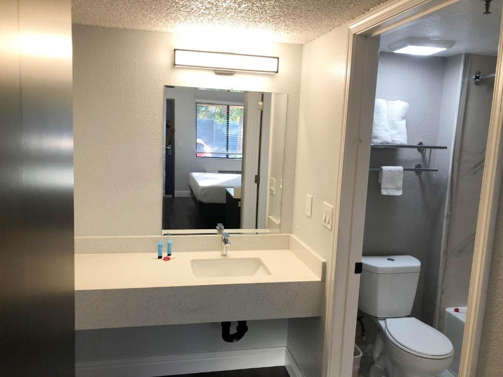 Motel6 Sacramento, CA – Natomas & SMF Airport 32/34