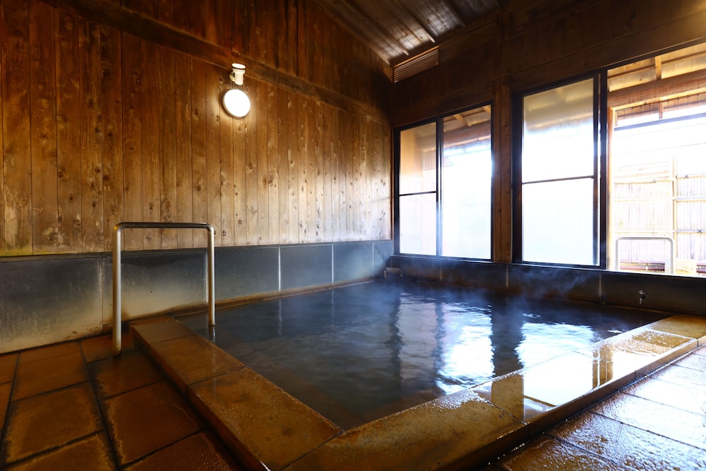 Shibu Hotel 33/66