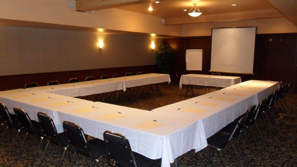 Lakeview Inn And Suites Hinton 24/41