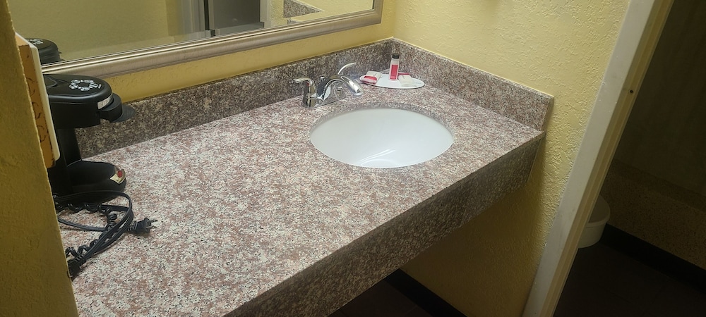 Travelodge By Wyndham Airport Platte City 21/34