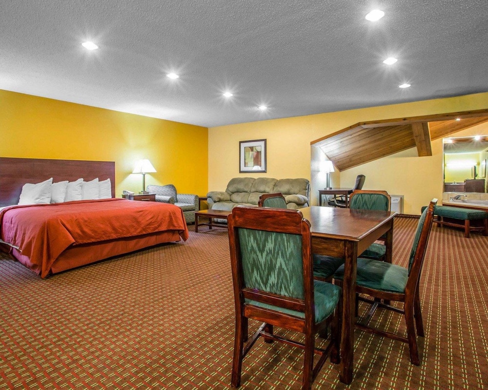 AmericInn by Wyndham Mosinee Central Wisconsin Airport 26/33