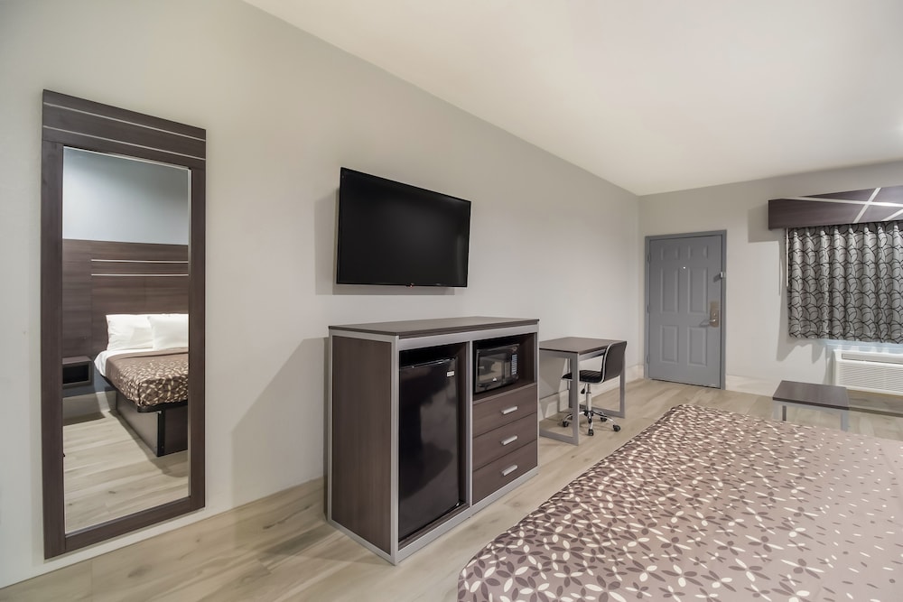 Americas Best Value Platinum Inn Suites 9/24