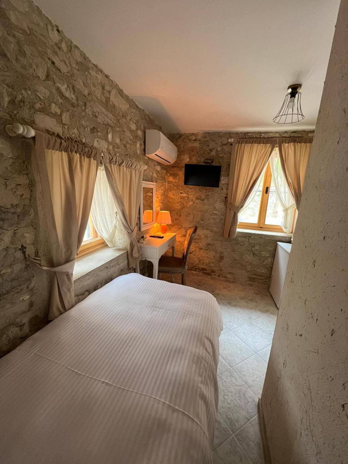 Room, Single, Pool View