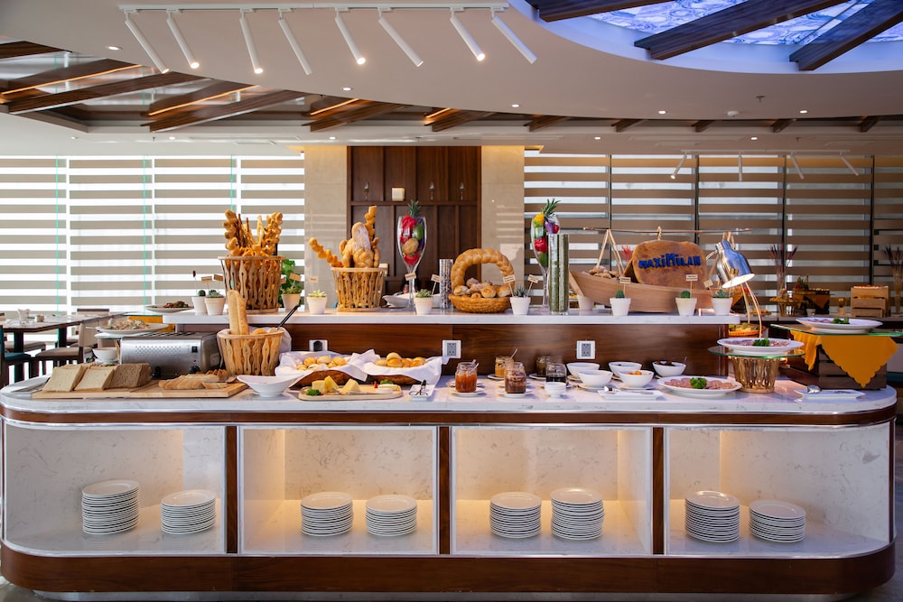 Maximilan Danang Beach Hotel 32/48