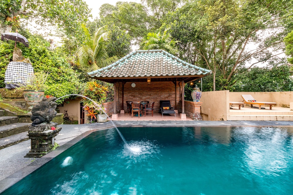 TANAH MERAH RESORT 65/69