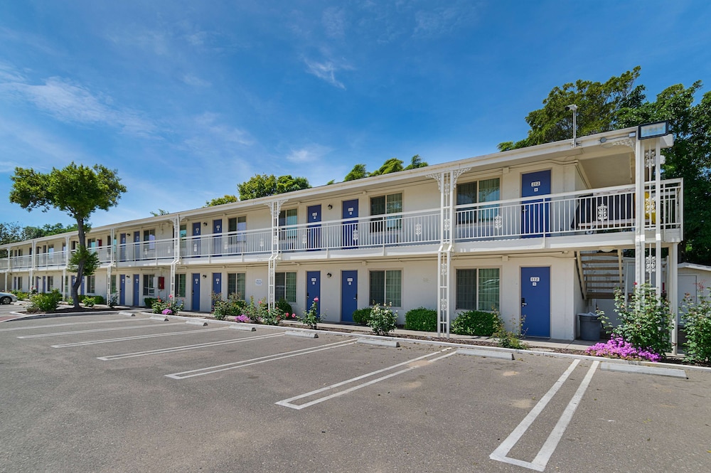 Motel6 Santa Maria, CA - South 46/56