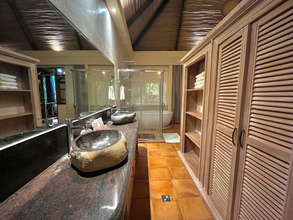 Coco Grove Beach Resort 22/50