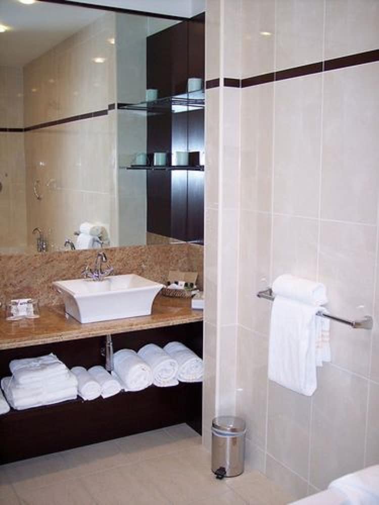 Da Vincis Hotel Derry 24/60