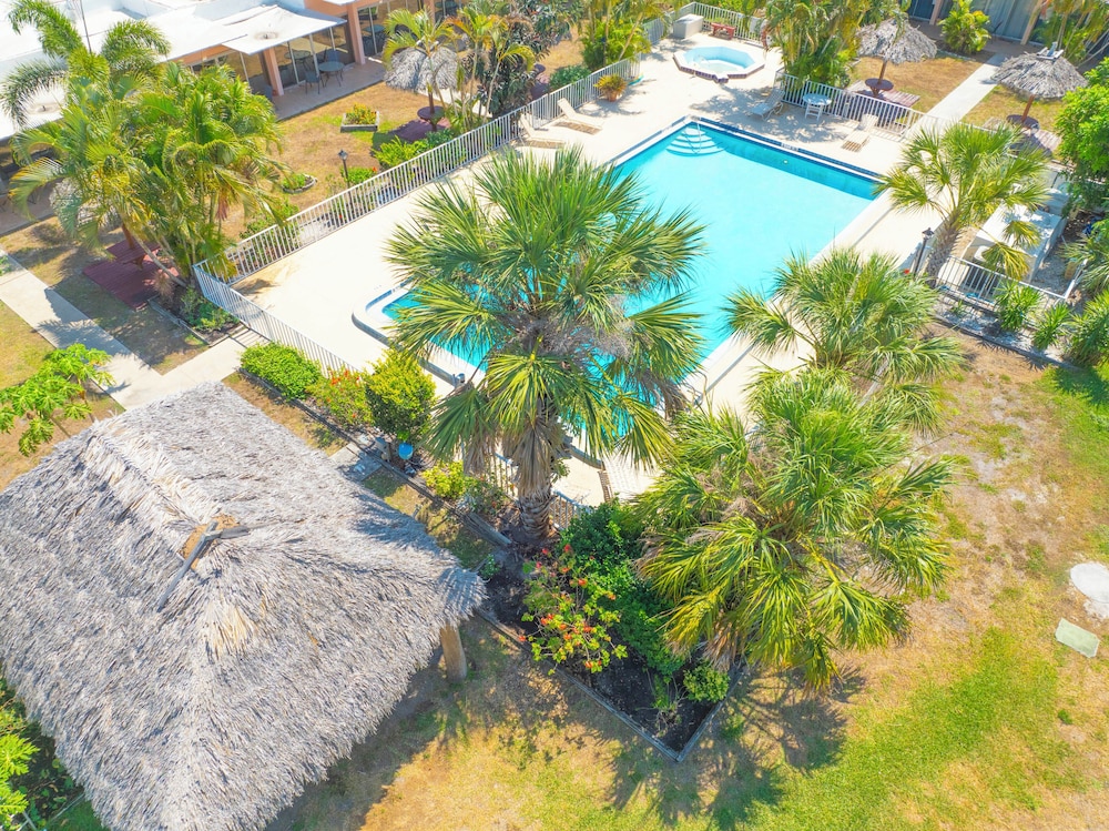 Warm Mineral Springs Motel 31/45