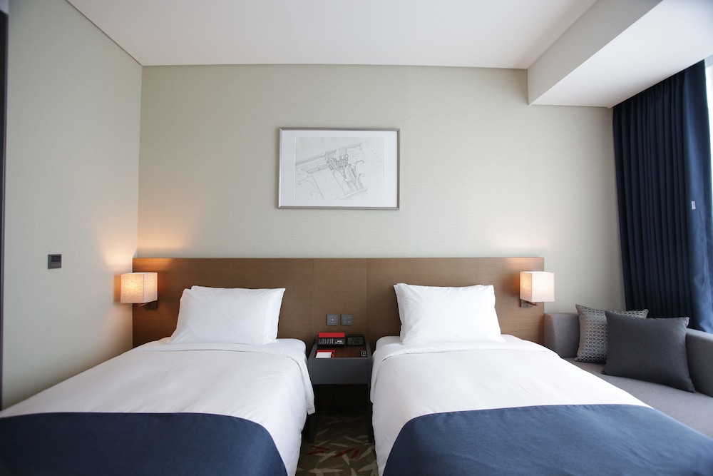 STANDARD, TWIN BEDS, CITY VIEW