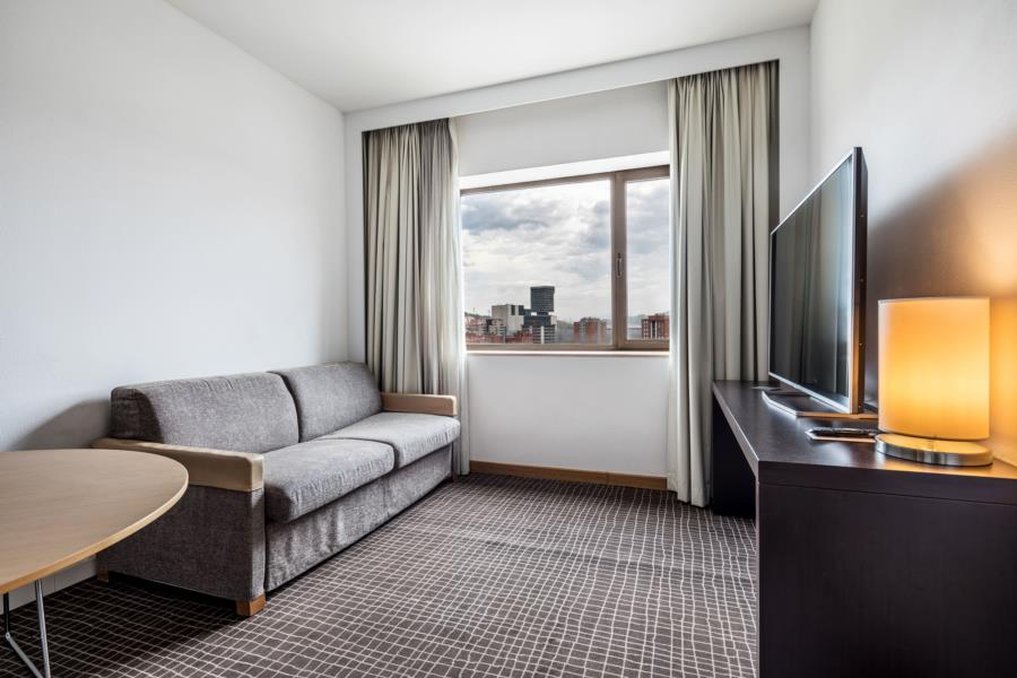Hotel Puerta de Bilbao 25/50