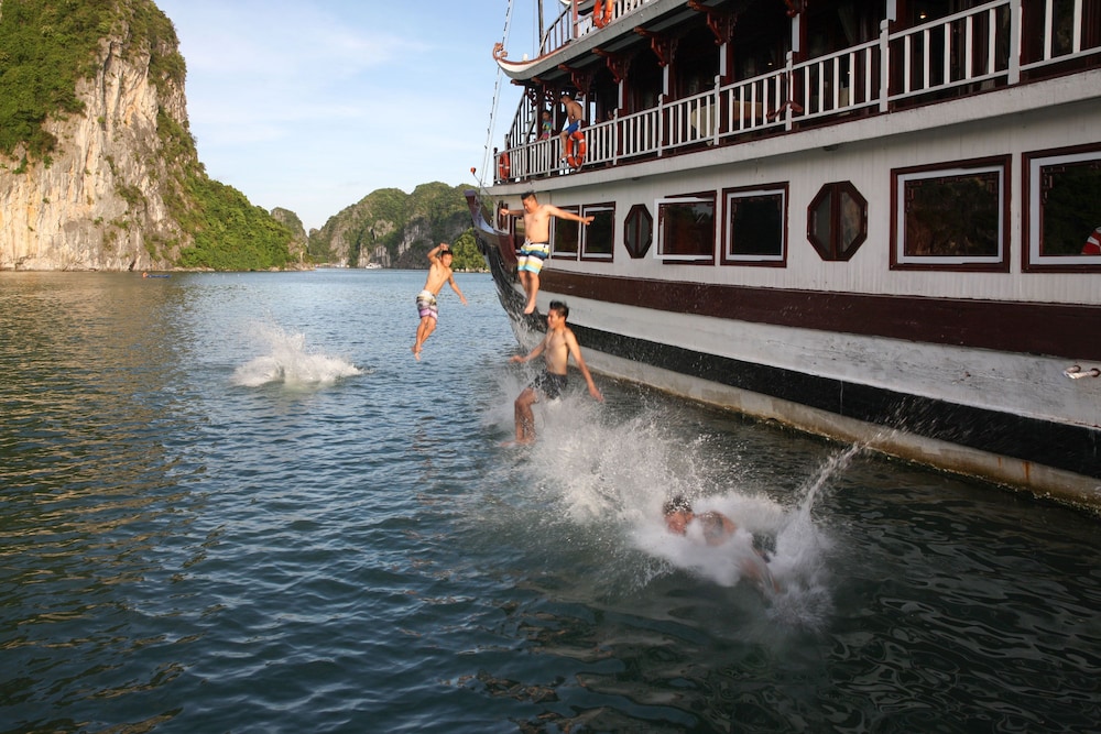 Halong Royal Palace Cruise 57/62