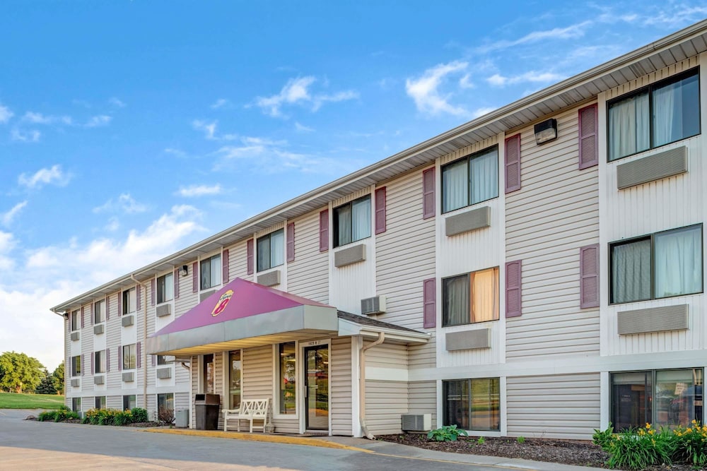 Super 8 by Wyndham Omaha I-80 West 1/23