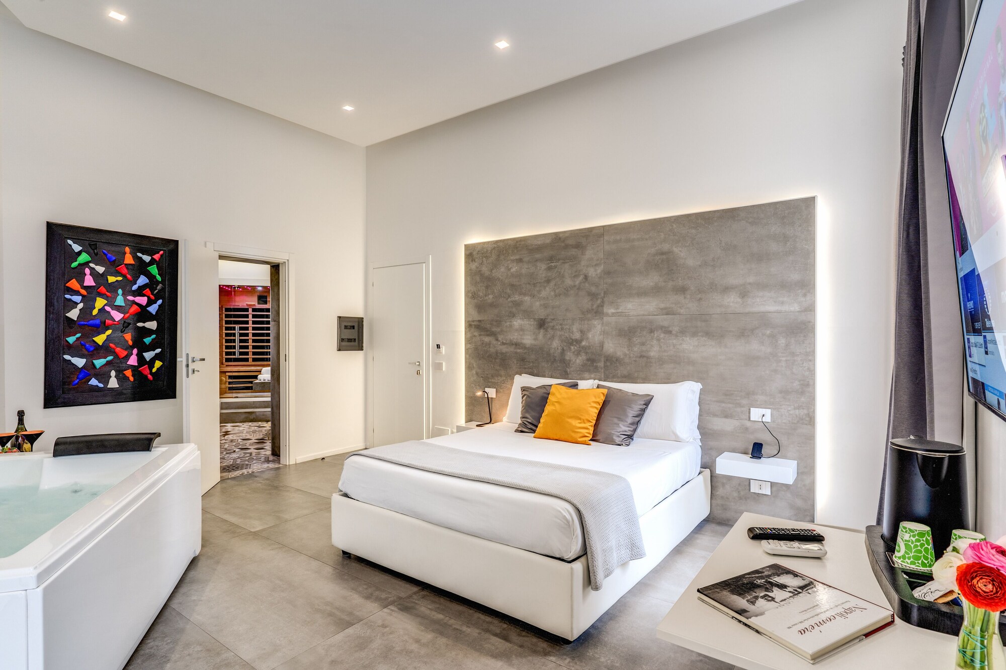 DELUXE, SUITE, SAUNA