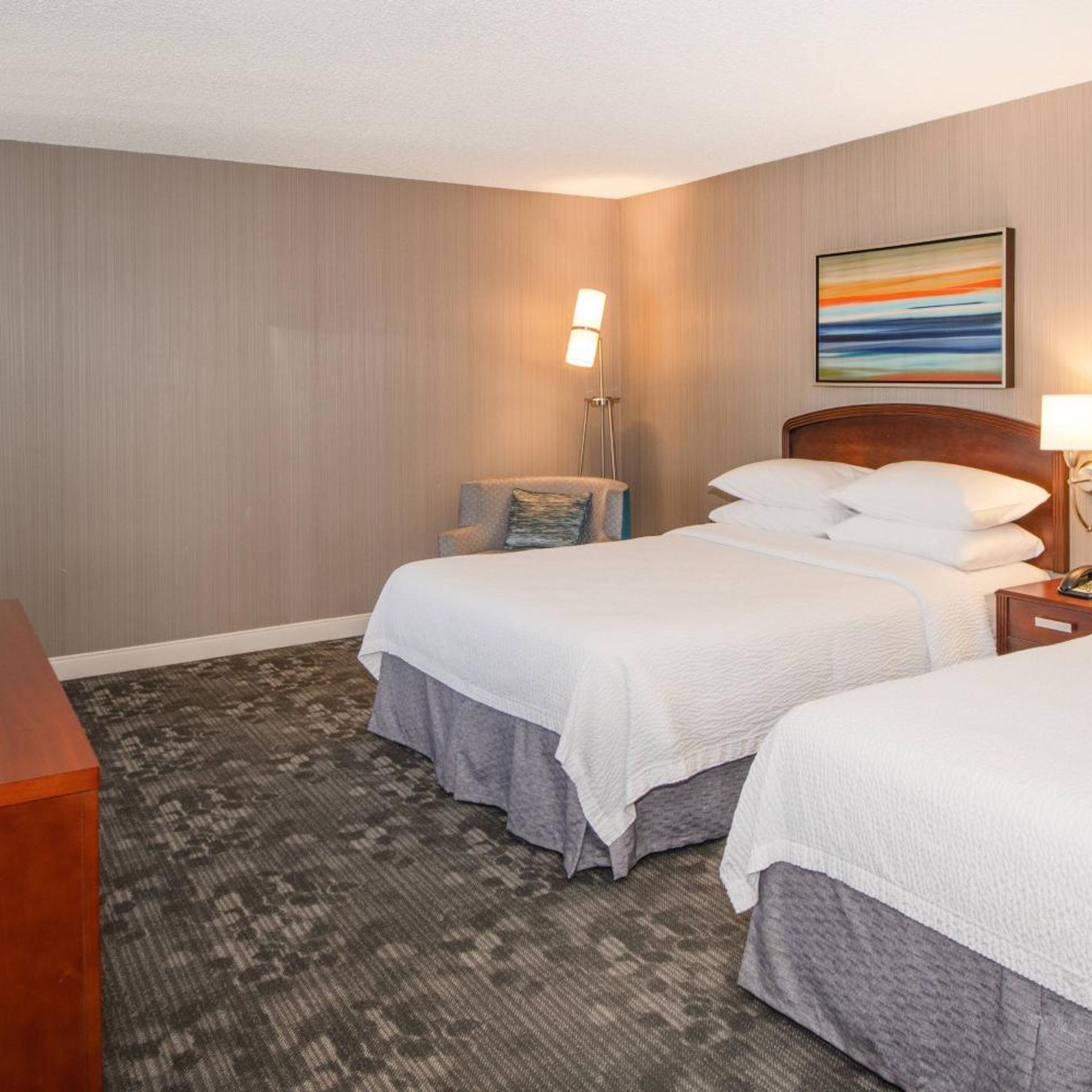 1 Bedroom, Suite, Queen Bed, Courtyard View, Sofa