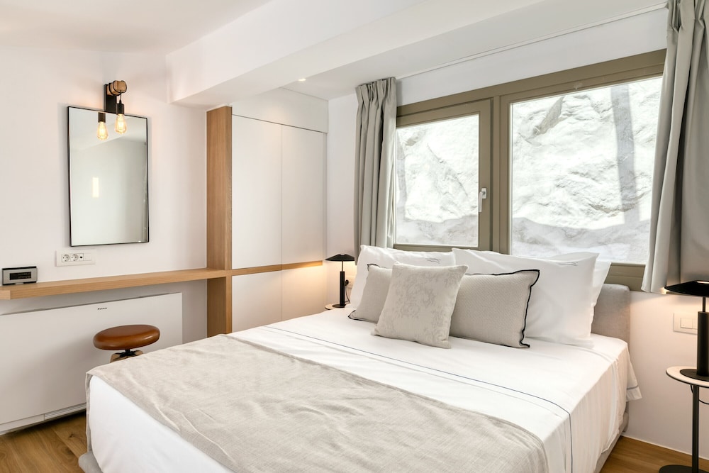 SIGNATURE, SUITE, BAY VIEW