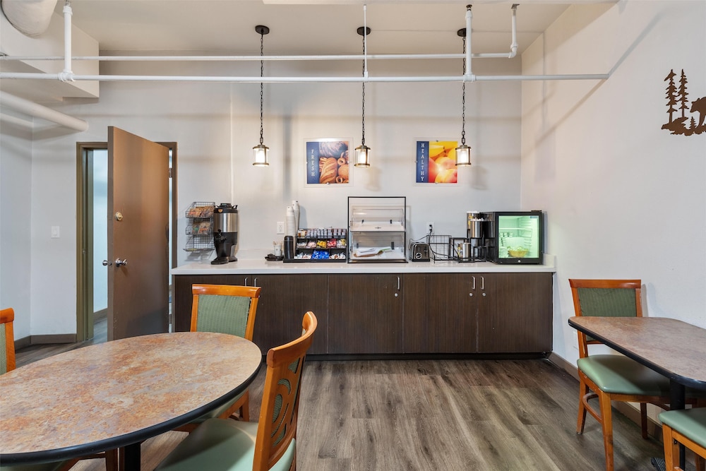 restaurant cafeteria