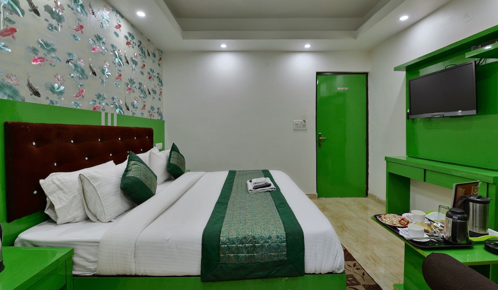 Hotel Noida International 46/50