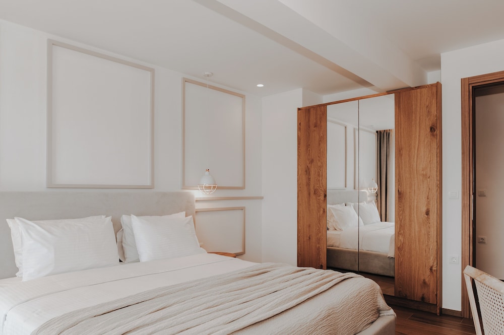 2 BEDROOMS, GRAND, SUITE, SEA VIEW, JETTED TUB