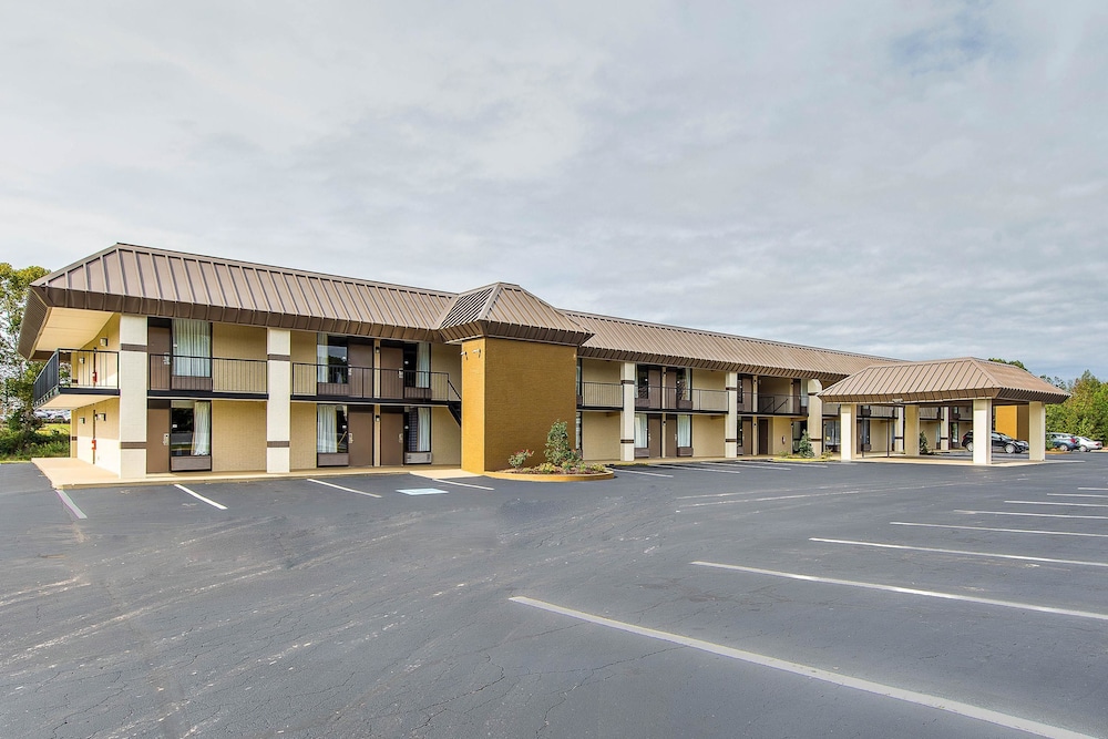 Quality Inn Forest City, NC 2/59