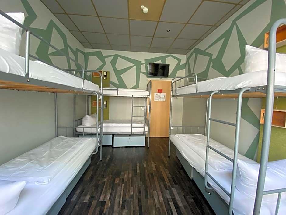 Singer109 Hotel Hostel 7/48