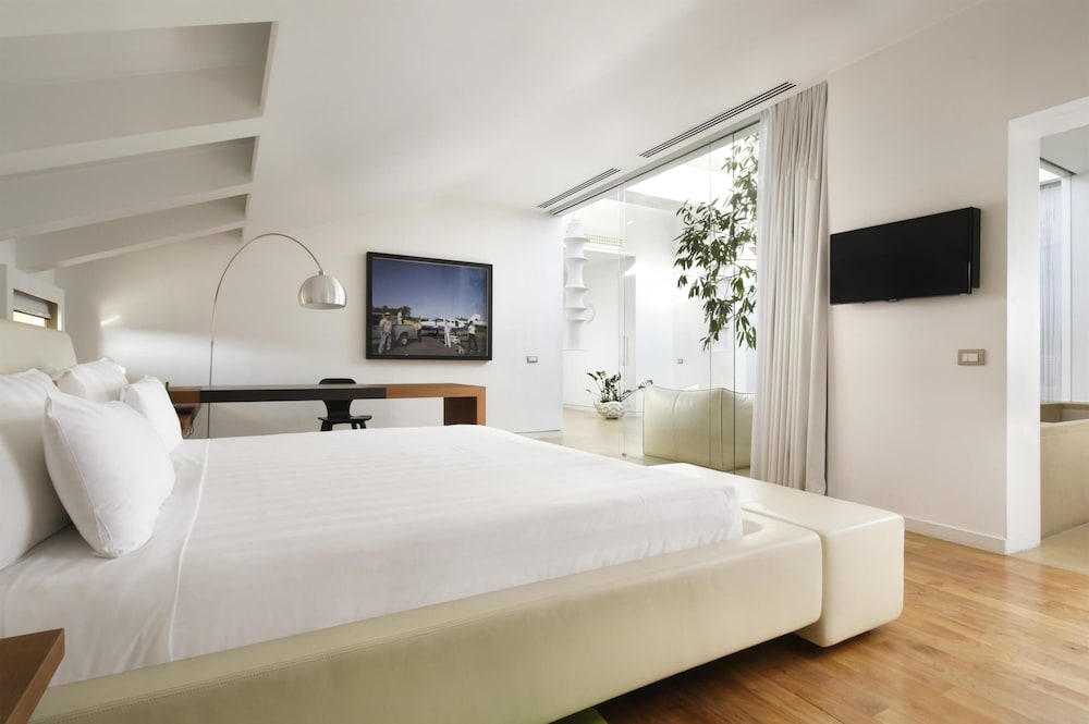 Skylight, Suite, King Bed
