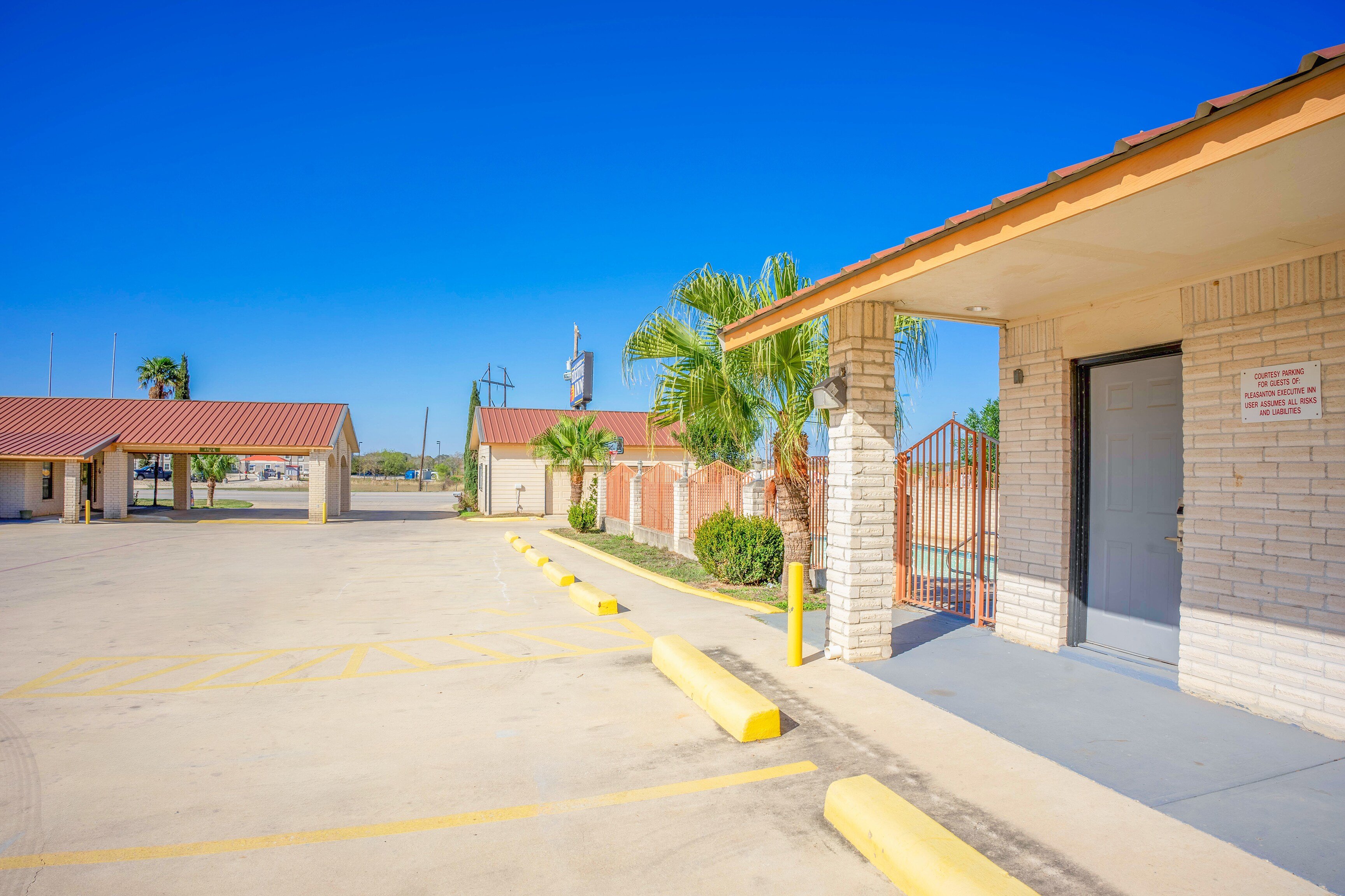 Pleasanton Executive Inn By OYO 35/42