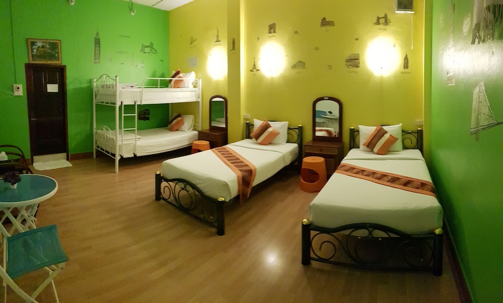 Phonepaseuth Hotel 44/55