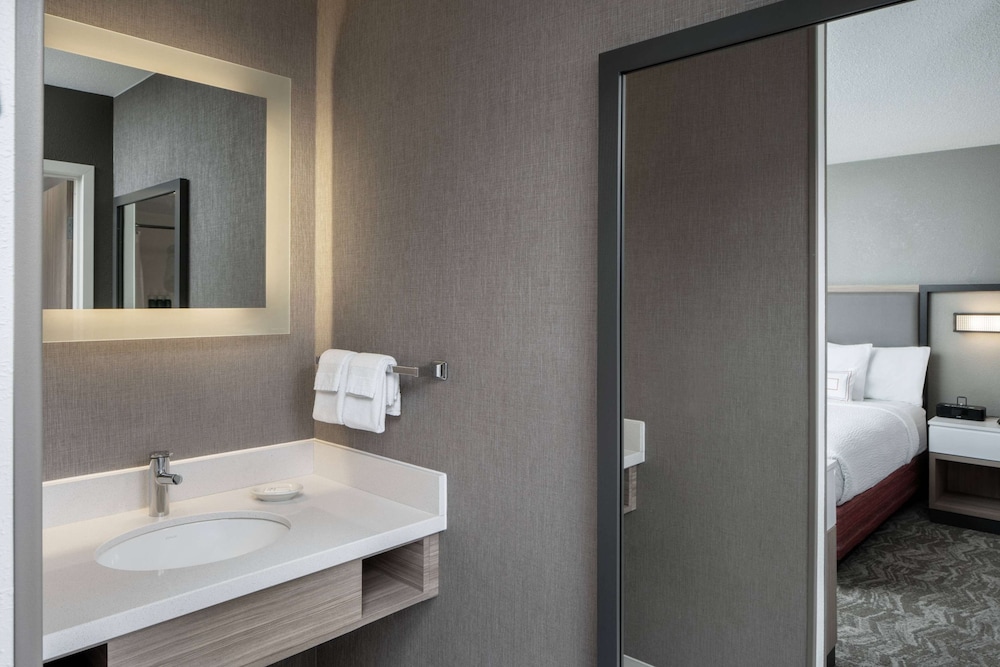 Sonesta Select Nashville Airport Suites 9/33